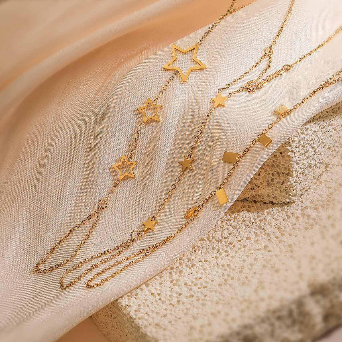 Minimalist Geometric Stainless Steel Hand Chain for Women with 18K Gold Plating and Irregular Design