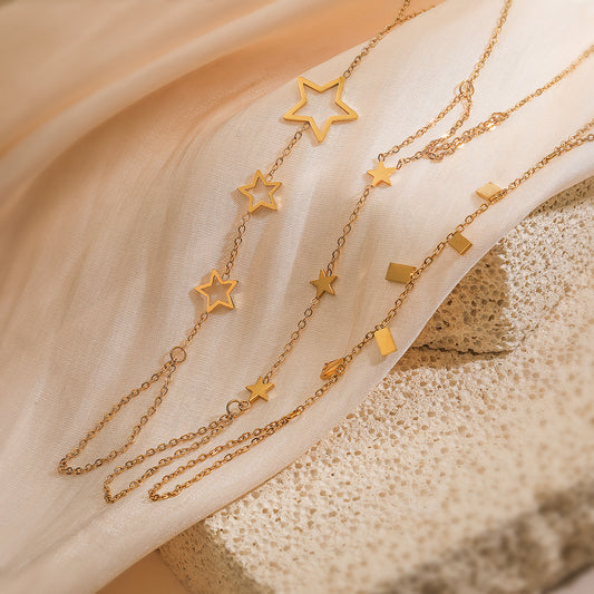Cadena de mano geométrica minimalista de acero inoxidable para mujer con baño de oro de 18K y diseño irregular