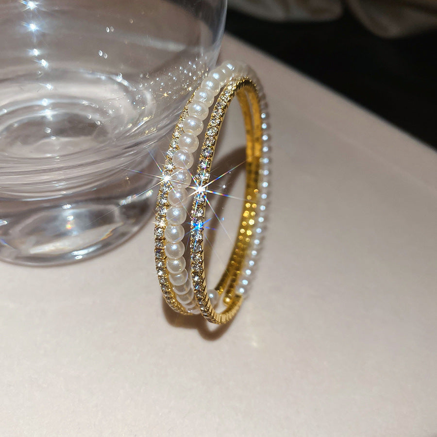 Elegante brazalete abierto de doble capa con perlas y diseño geométrico redondo, incrustaciones de pedrería y estilo vintage, accesorio minimalista de lujo