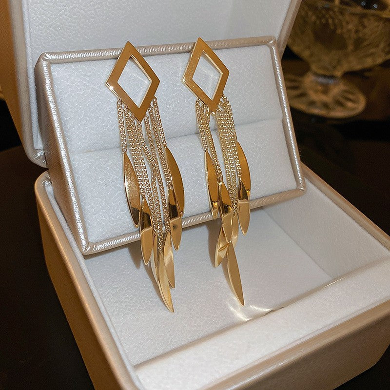 Pendientes Chic de Borla Floral para Mujer con Postes de Plata de Ley 925 y Base de Cobre Bañado
