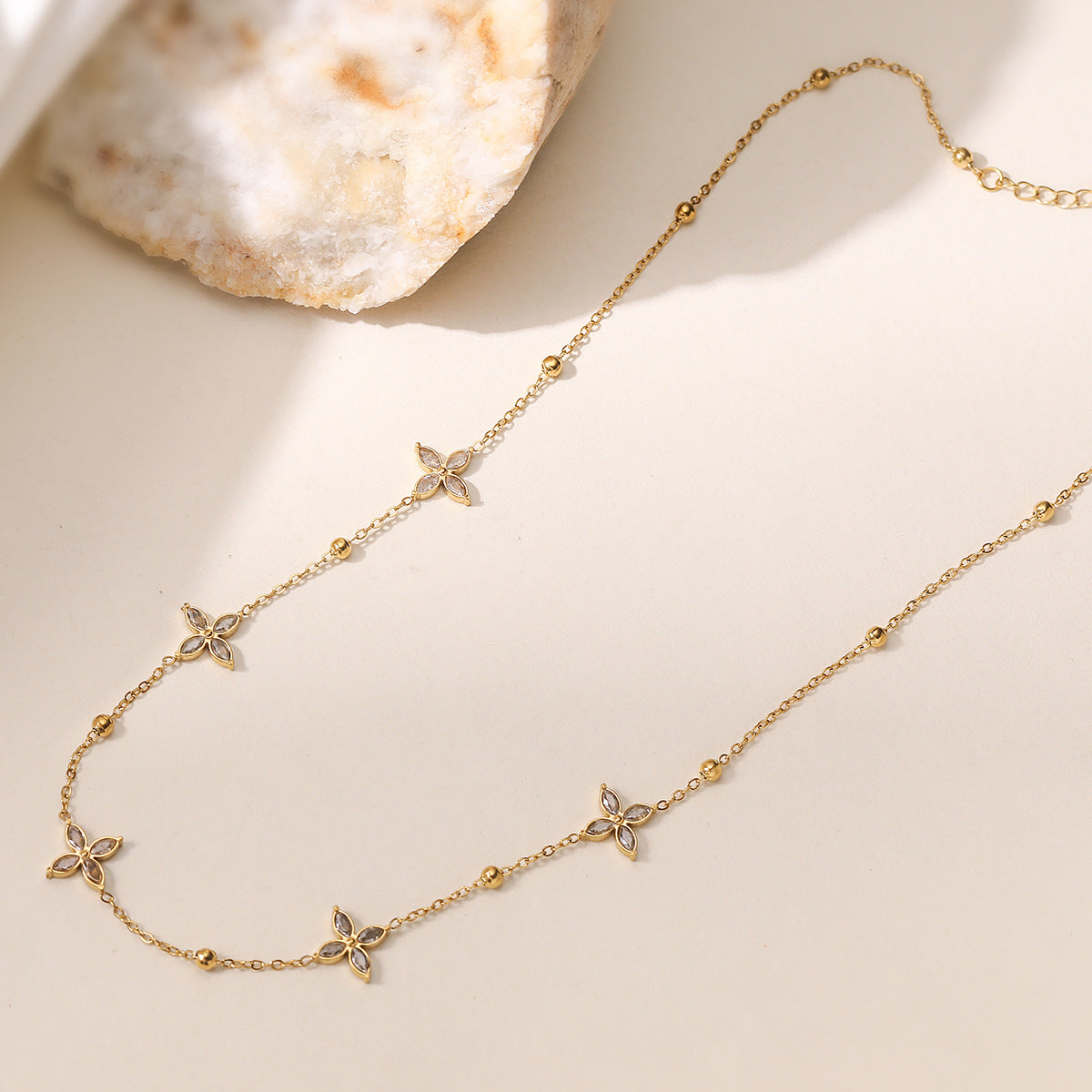 Elegant Minimalist Gold Plated Stainless Steel Floral Geometric Cubic Zirconia Pendant Necklace for Women