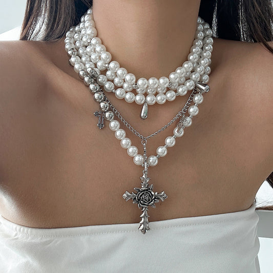 Exagerado Collar con Colgante de Cruz de Rosa Espinosa para Mujer con Colgante de Aleación y Cuentas de Perlas de Imitación en Cadena de Bolitas