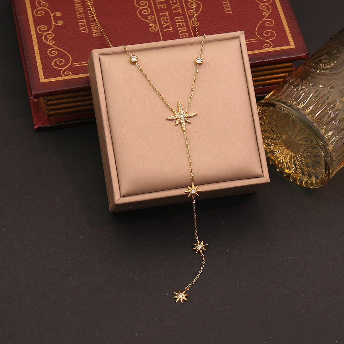 Collar con colgante de octagrama de lujo en acero inoxidable con baño de oro en cadena de serpiente para mujer