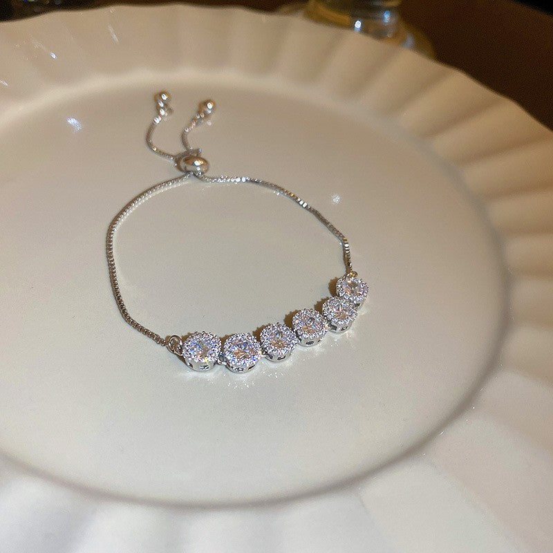 Elegant Heart-Shaped Gold-Plated Zirconia Bracelet for Women with Delicate Luxury Aesthetic