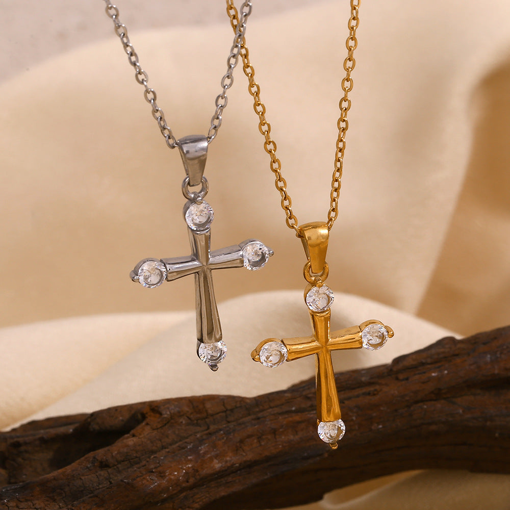 Collar con Colgante de Cruz Minimalista de Acero Inoxidable con Baño de Oro de 18K y Circonitas Blancas Microincrustadas para Mujer