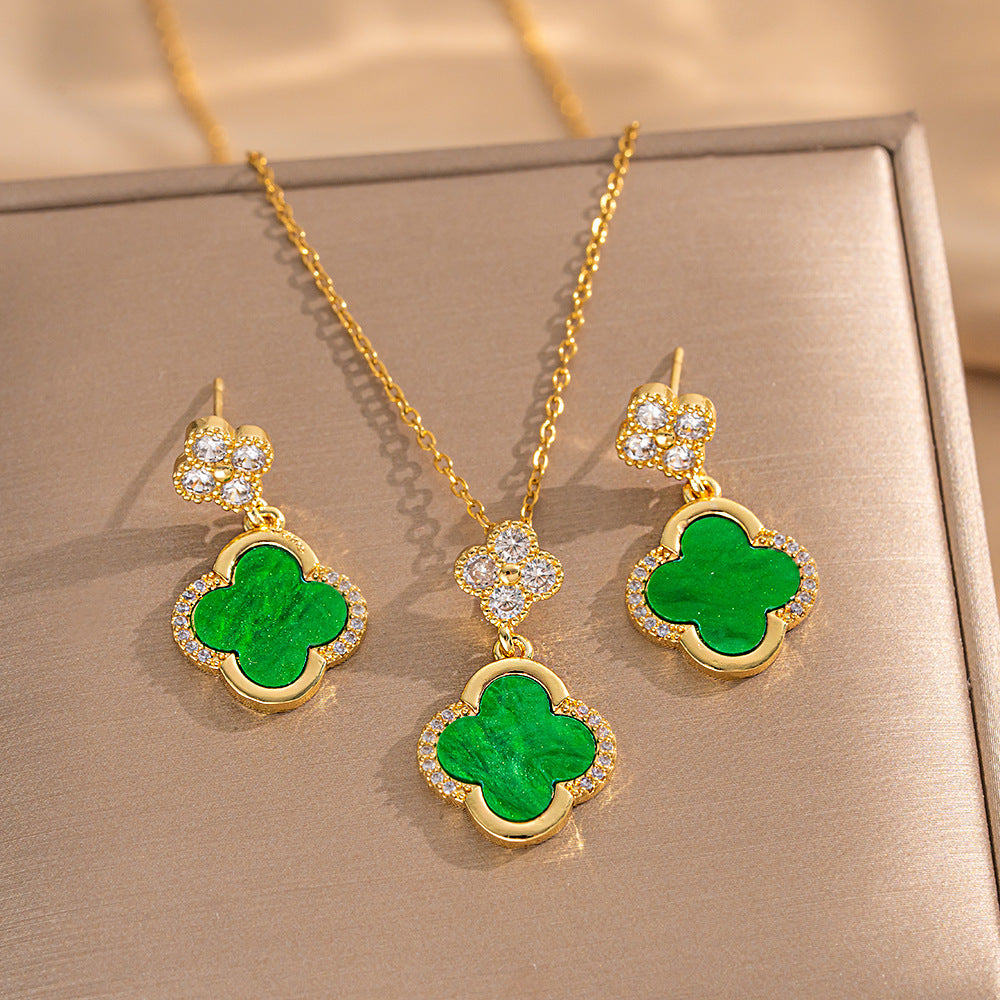 Set collana e orecchini da donna di lusso a forma di trifoglio in acciaio al titanio con intarsi in oro su catena a O