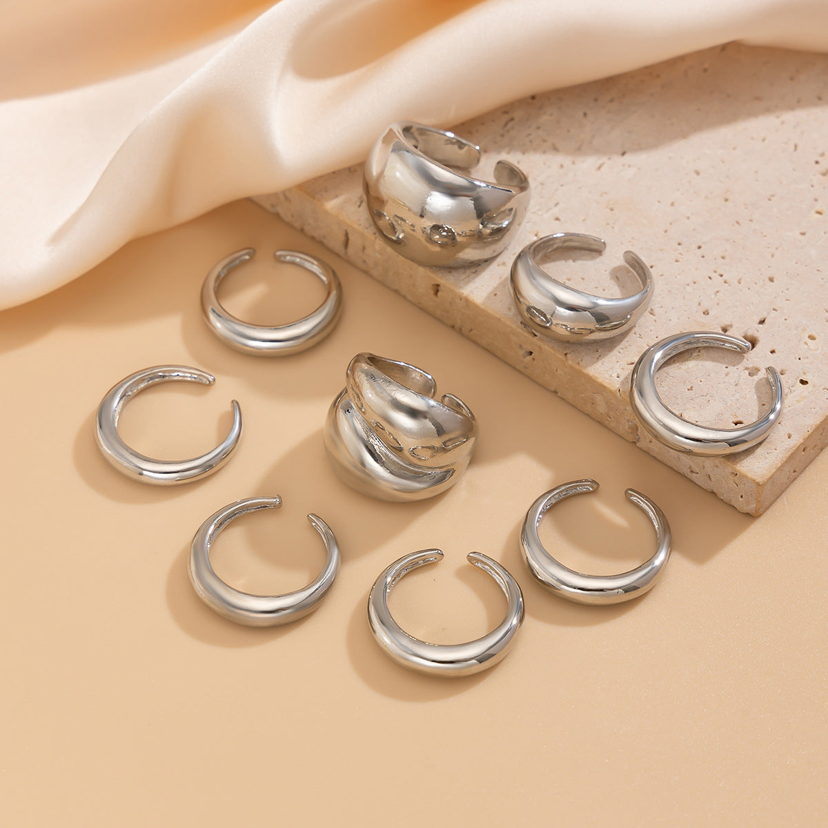 Anello da donna minimalista geometrico in lega a specchio con superficie placcata e design a fascia circolare