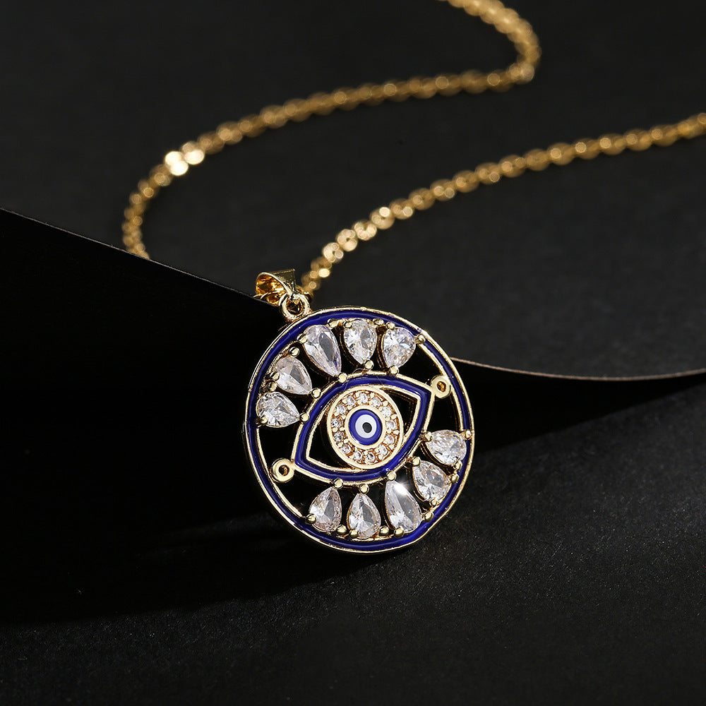 Collana con pendente a forma di Occhio di Allah minimalista e traforato per donne in rame con placcatura in oro vero e intarsio di zirconi
