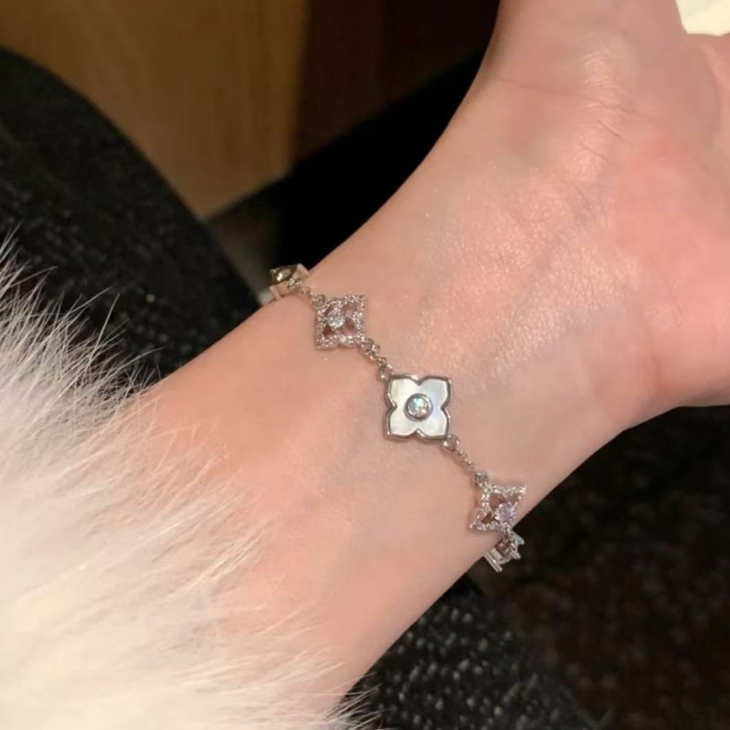Minimalist Zircon and Mother-of-Pearl Floral Bracelet for Women — Elegant Daily Wear, Office-Appropriate, Luxury-Look Hand Jewelry
