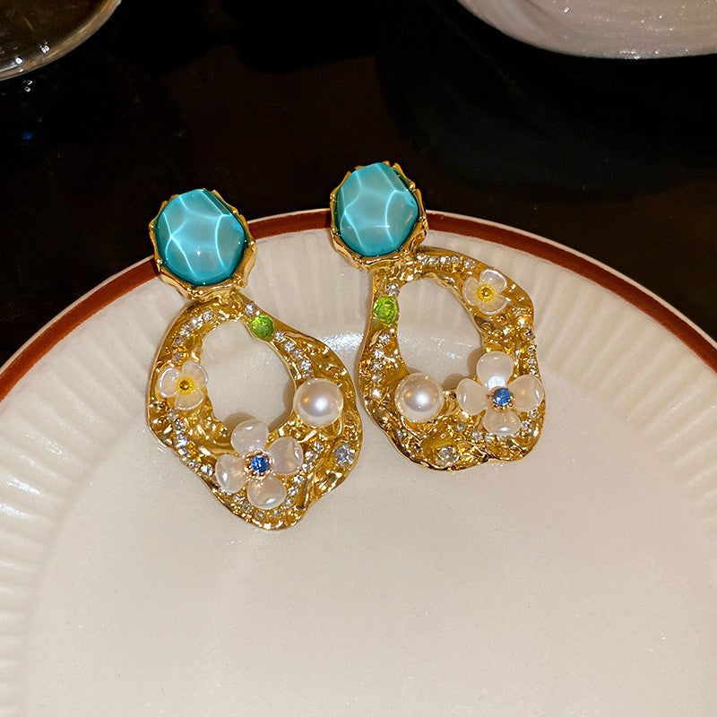 Pendientes de Flores Geométricas con Incrustaciones de Diamantes de Imitación en Cobre Bañado y Postes de Acero Inoxidable para Mujer, Joyería de Oreja de Lujo Minimalista y de Moda para el Día a Día