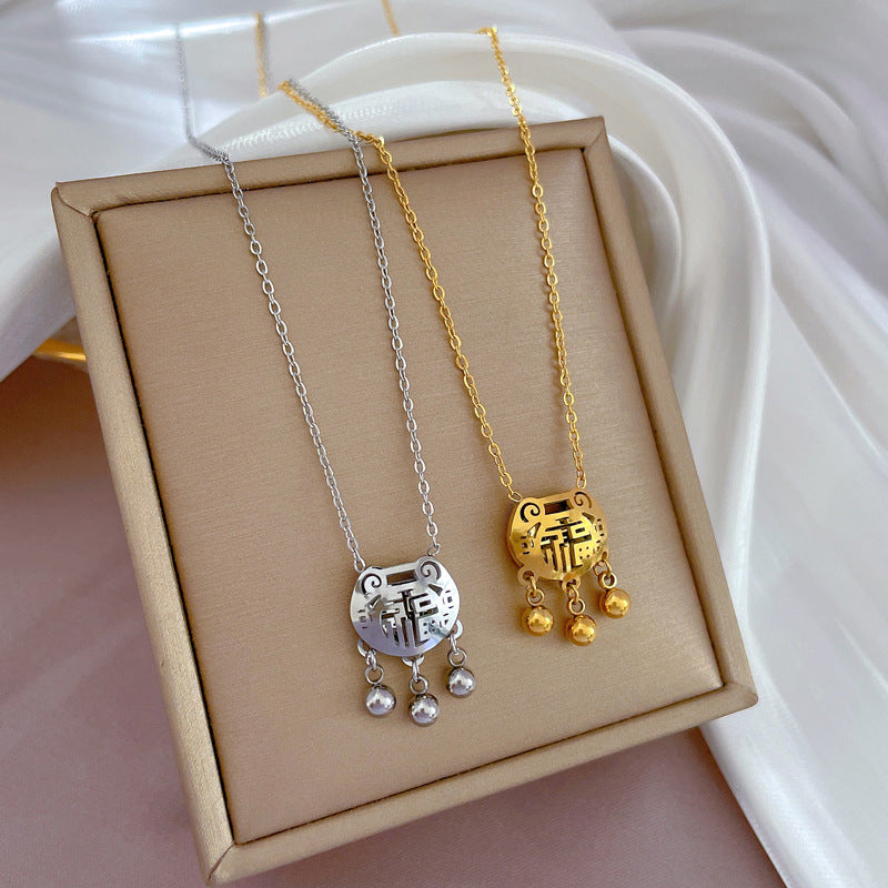 Collar con colgante minimalista geométrico de carácter Fu para mujer y hombre en acero de titanio con baño de oro en cadena tipo O