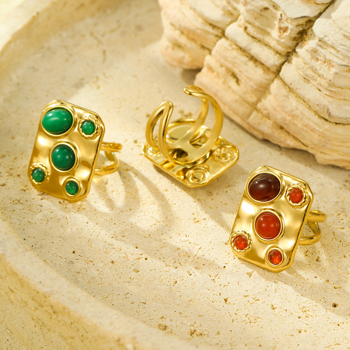 Anillo Minimalista Cuadrado de Acero de Titanio con Incrustaciones de Piedra Natural y Acabado Bañado Ajustable para Mujer