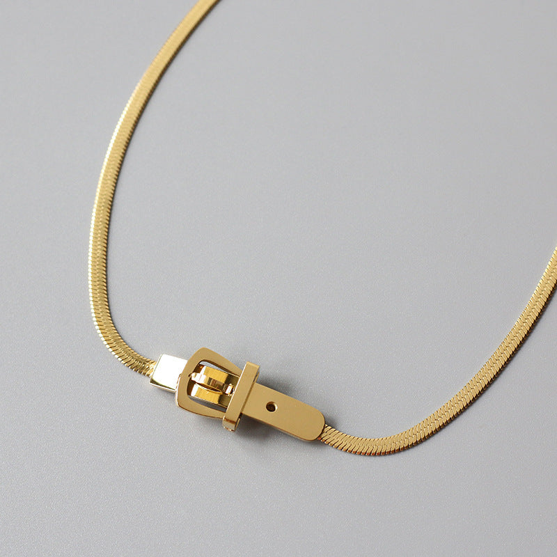 Gargantilla geométrica de acero de titanio con cadena de serpiente y baño de oro de 18 quilates para mujer