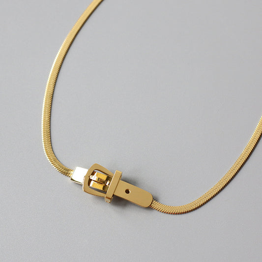 Gargantilla geométrica de acero de titanio con cadena de serpiente y baño de oro de 18 quilates para mujer