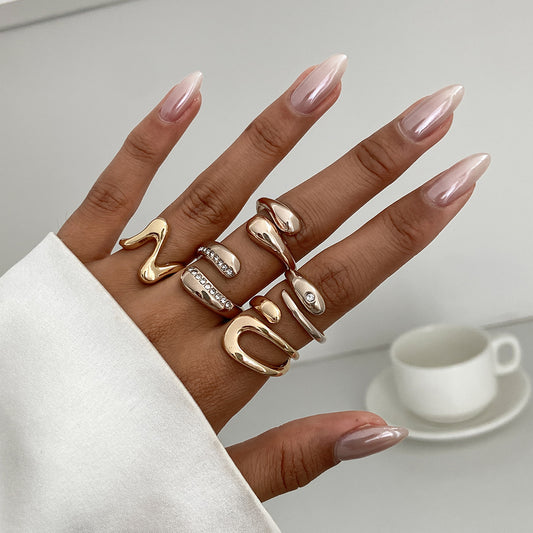 Anello in Lega Geometrico Minimalista da Donna con Strass Micro-Pavé e Design a Giunzione Aperta