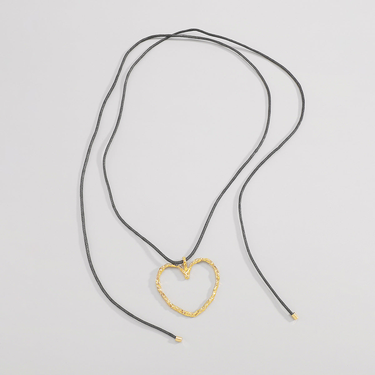 Collar con dije de corazón dulce y atrevido con cordón trenzado y dije de aleación, cadena con medallón de diseño geométrico minimalista