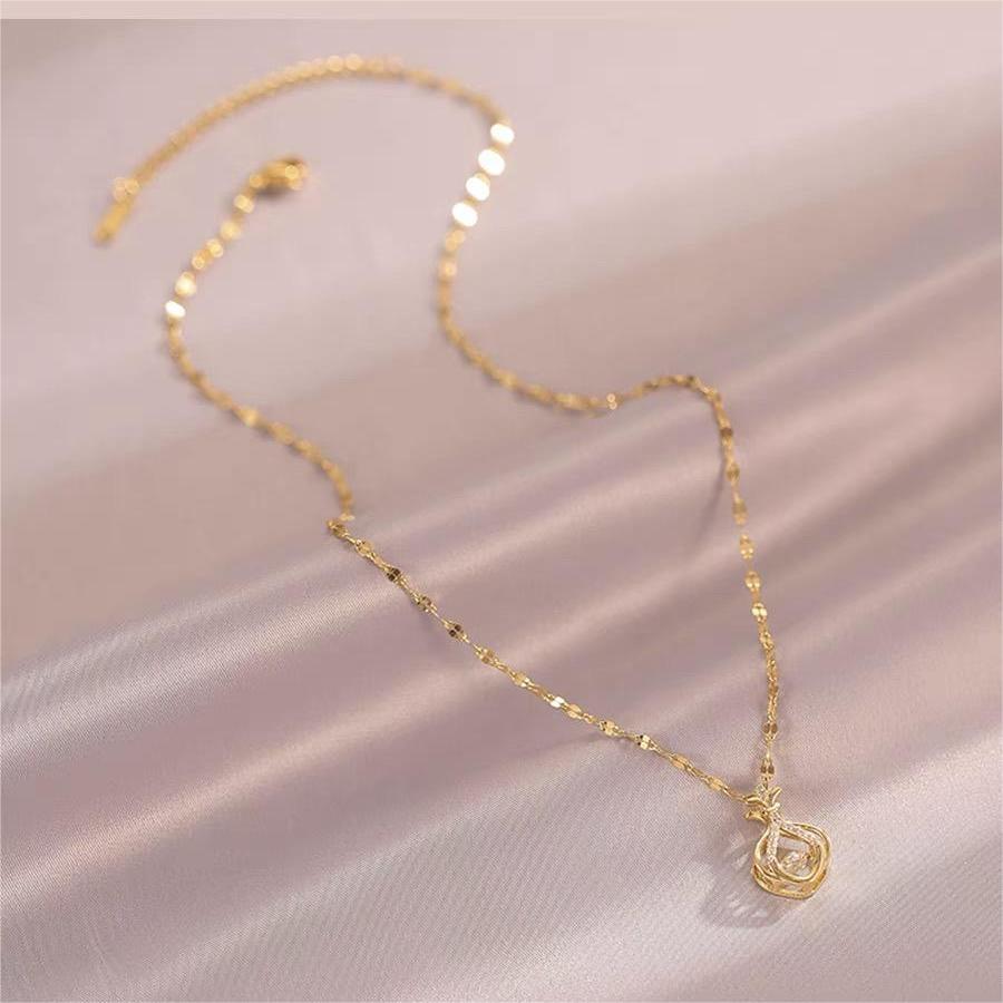 Collar con colgante floral minimalista de acero de titanio con chapado en oro en cadena tipo O para mujer y hombre