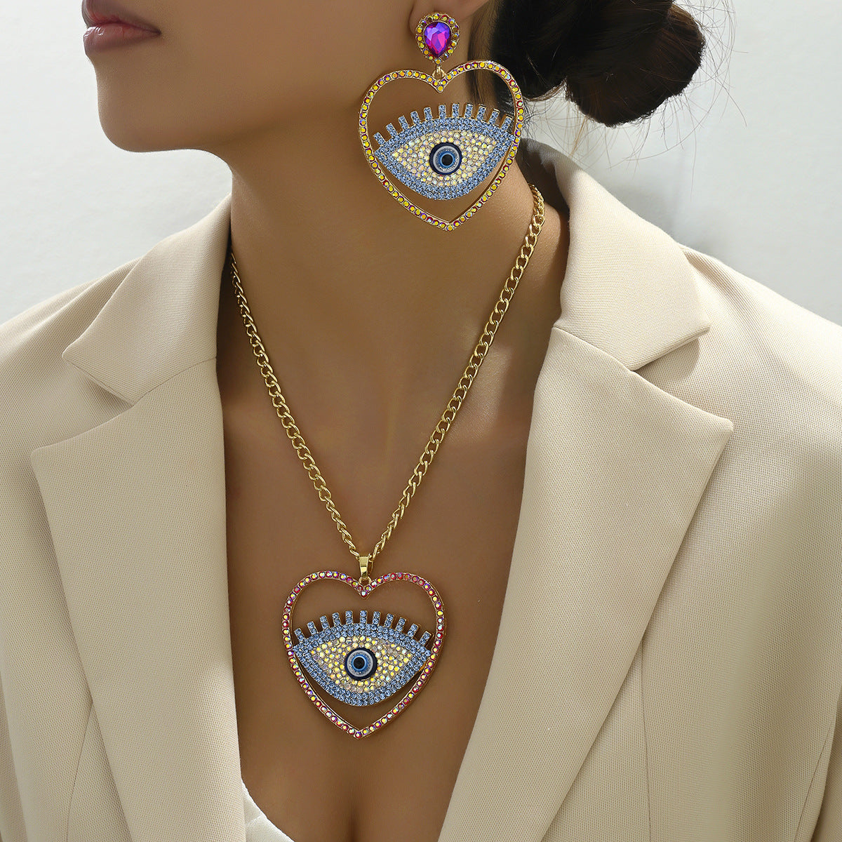 Juego de collar con colgante de ojo turco estilo retro Hip Hop con abalorios de aleación en forma de corazón y campana para mujer
