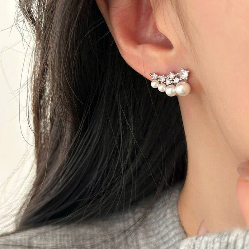 Orecchini a perno eleganti, minimalisti, geometrici con perle e zirconi per donna