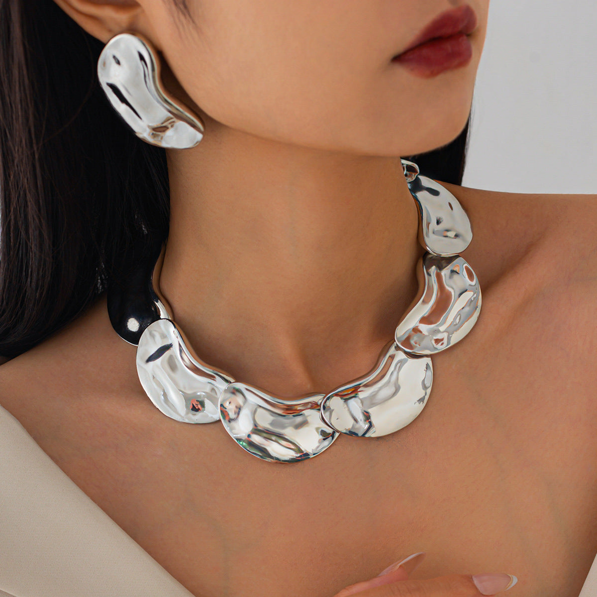 Collar con colgante geométrico de aleación chapada con forma de guisante irregular exagerada para mujer