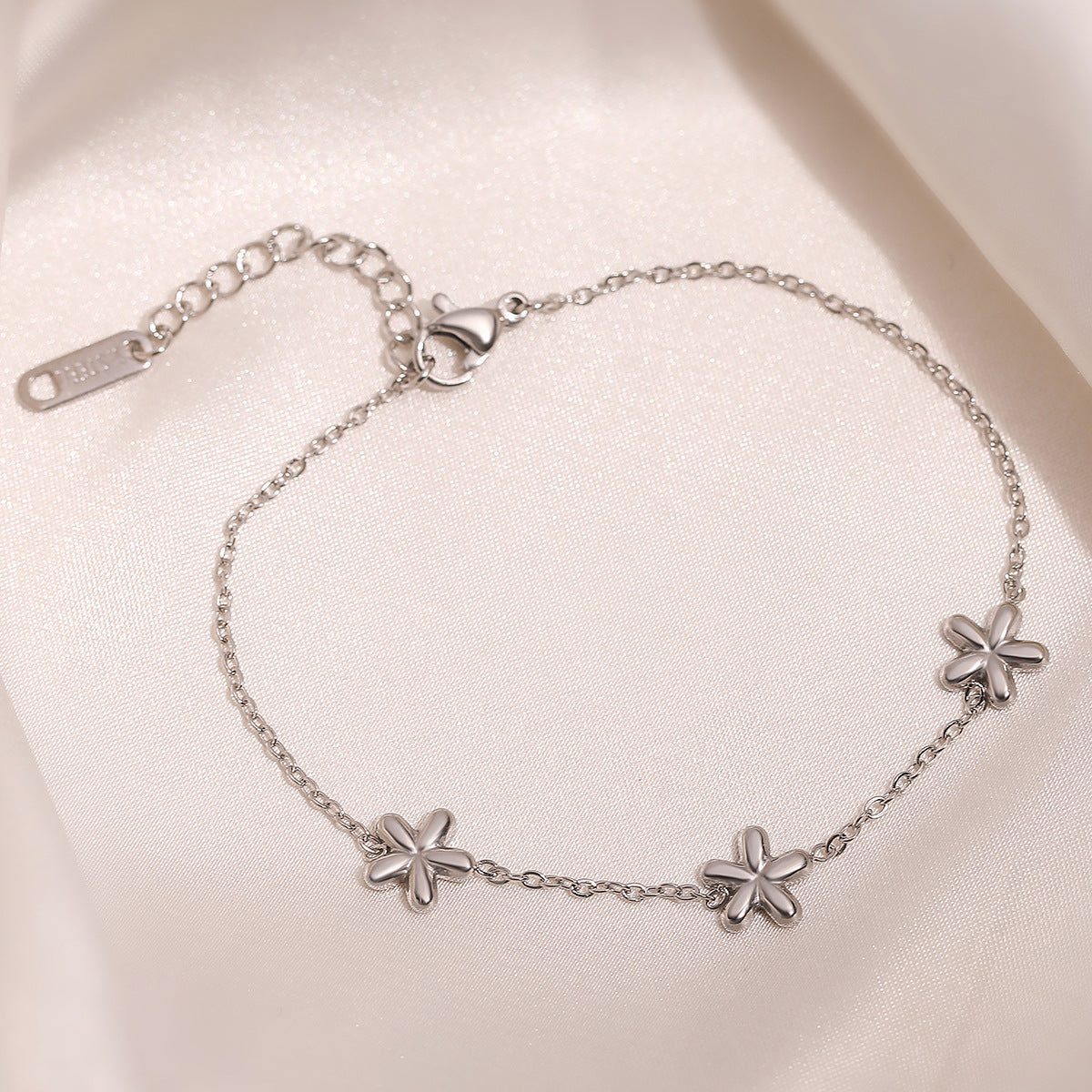 Bracciale in Acciaio Inossidabile a Forma di Fiore Minimalista da Donna Placcato Oro 18K, Design Irregolare