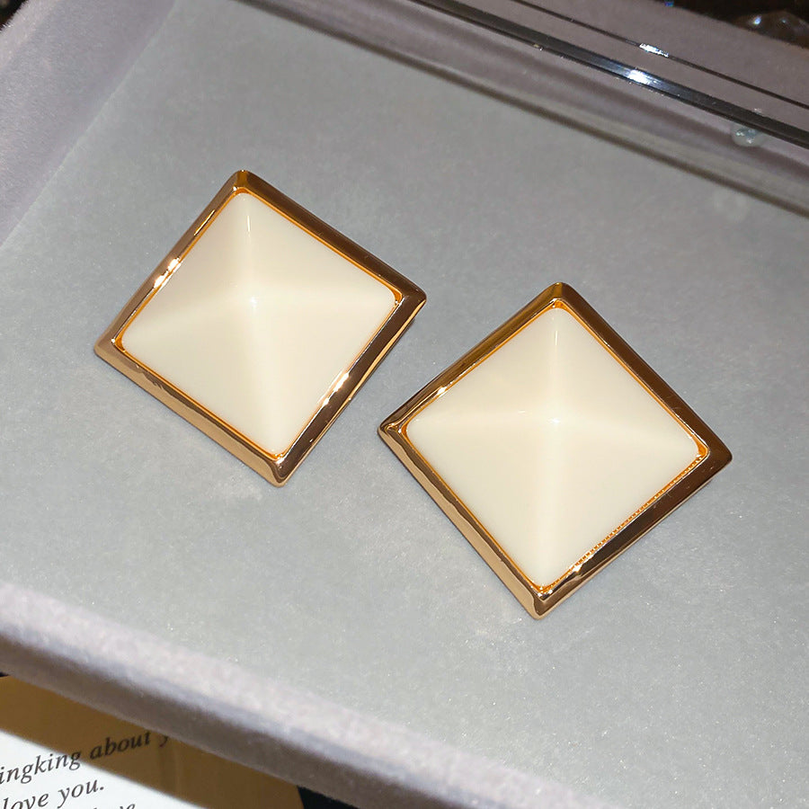 Pendientes de rombo de resina estilo retro francés con postes de acero chapado para mujer