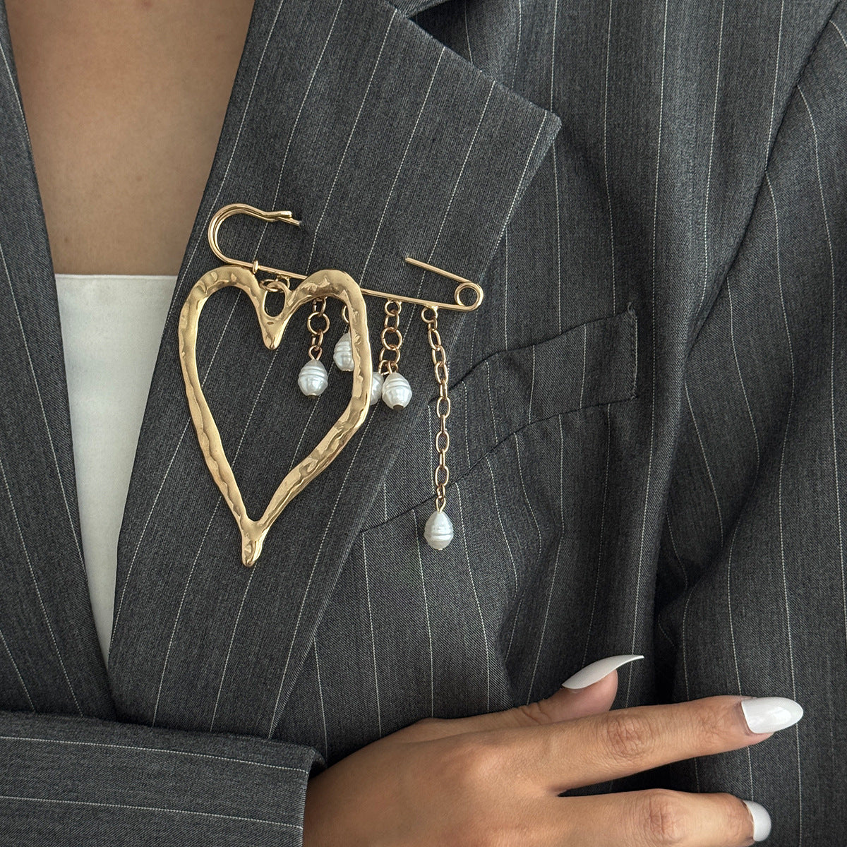 Elegant Heart Shaped Alloy Brooch with Faux Pearl Tassel Plated Pin for Women