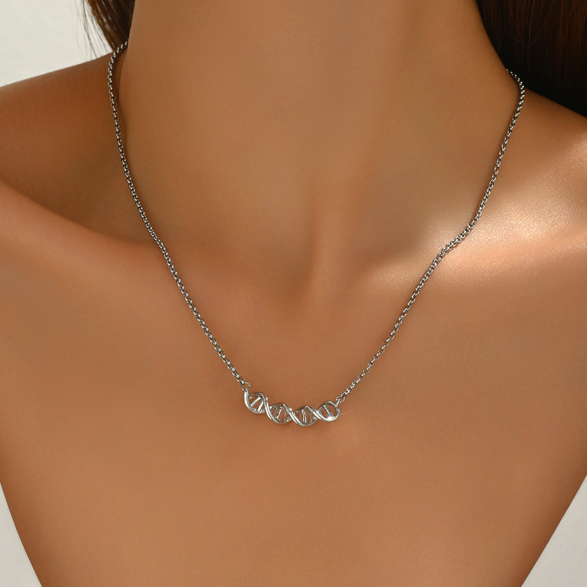 Chic Geometric U-Shaped Pendant Necklace for Women Made of Zinc Alloy with Plated Finish