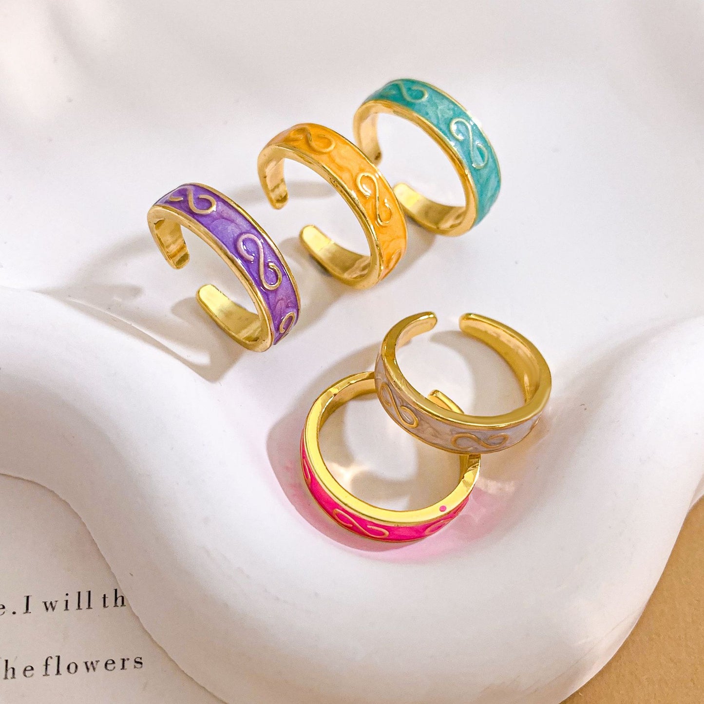 Anello aperto regolabile da donna placcato oro con motivo a cuore minimalista