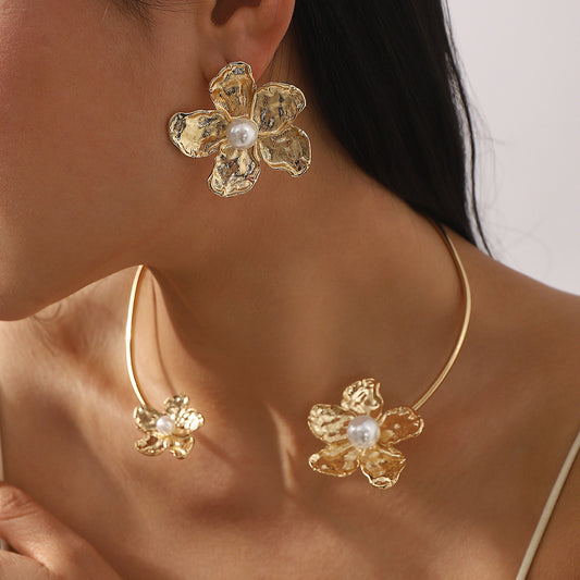 Fashion Geometric Necklace with Alloy Base and Simulated Pearl Inlay for Women