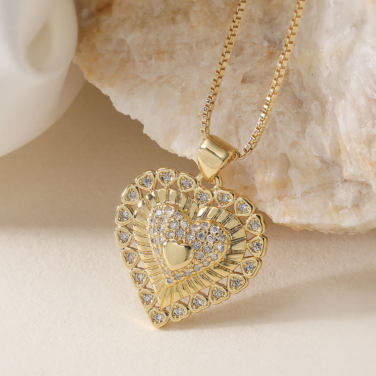 Minimalist Elegant 18K Gold Plated Brass Heart Cubic Zirconia Pendant Necklace for Women