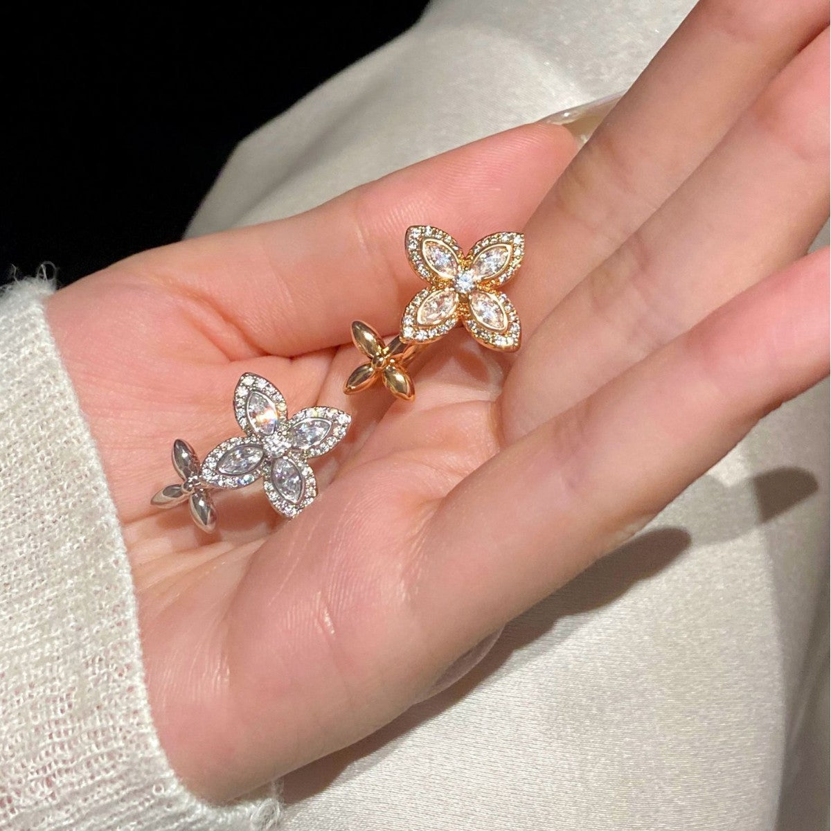 Elegante Anillo Abierto Floral de Estilo Francés para Mujer Hecho de Cobre con Incrustaciones de Circonitas, Anillo de Moda de Lujo Minimalista para el Dedo Índice