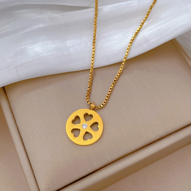 Minimalist Geometric Round Flower Pendant Necklace for Women Made of Titanium Steel with Gold Plating