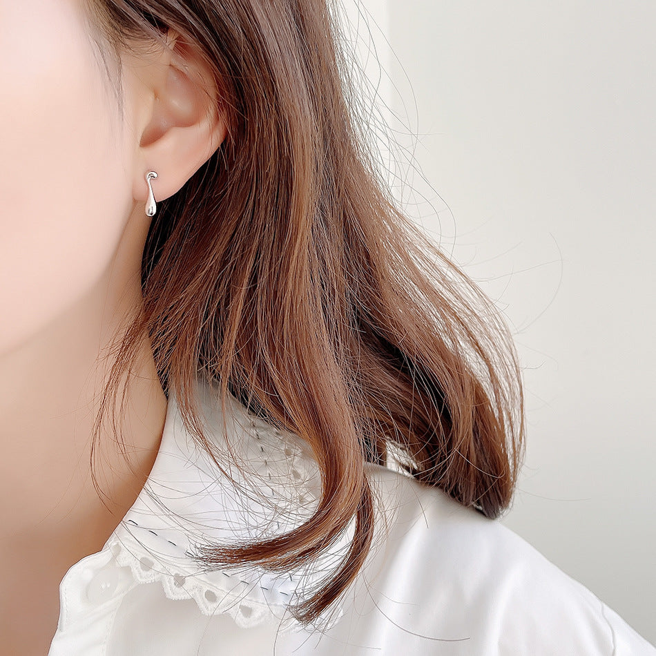Pendientes Asimétricos Minimalistas con Diseño de Gota en Forma de Nota de Plata de Ley 925