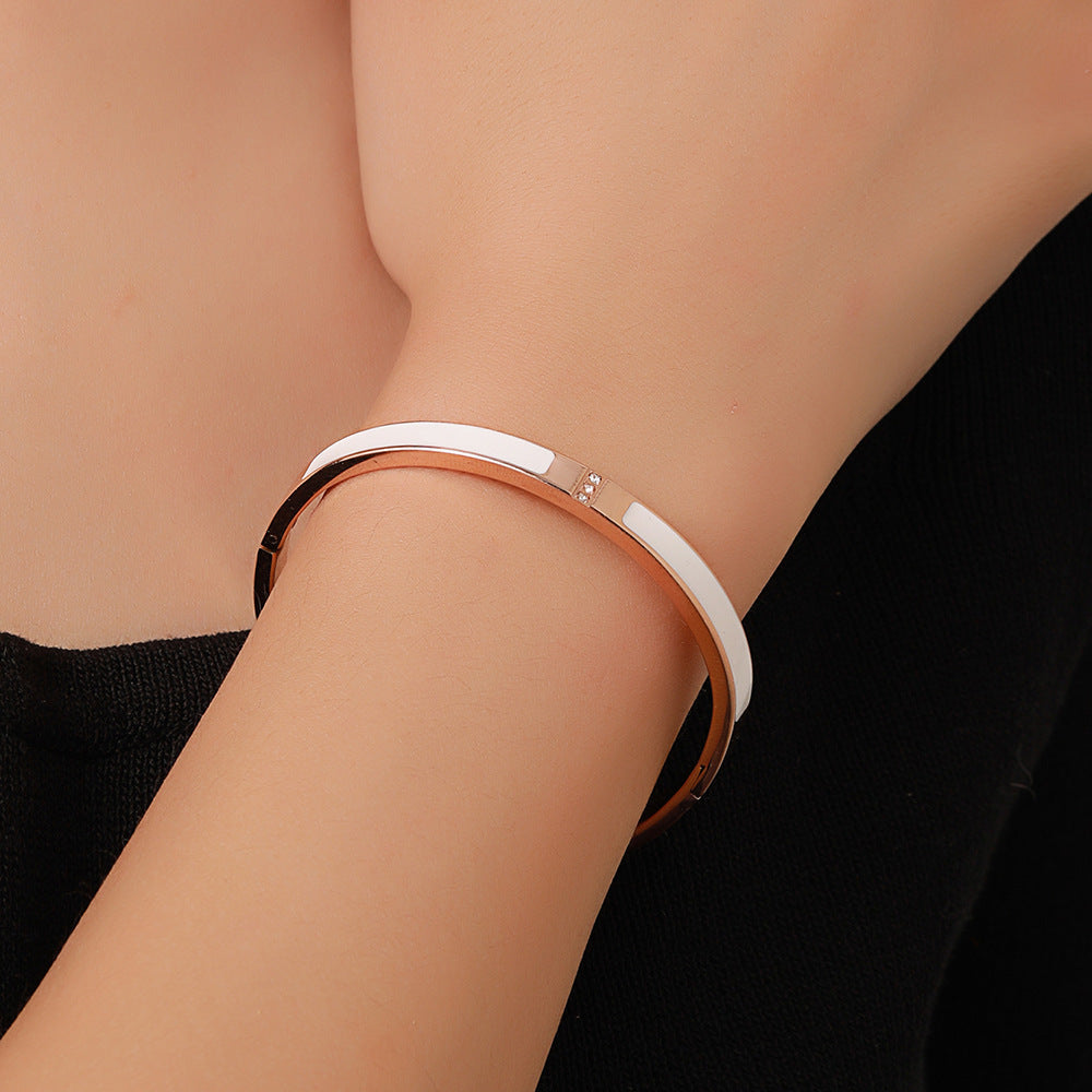 Minimalist Luxury Round Geometric Drip Oil Titanium Steel Bracelet with Three Rhinestones for Women