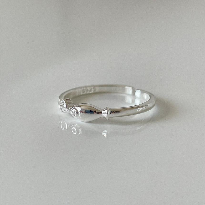 Minimalist Sweet 925 Sterling Silver Geometric Fish Ring with Cubic Zirconia for Women