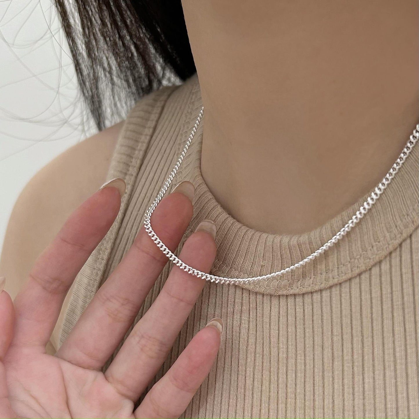 Collana con pendente a tulipano geometrico minimalista in argento sterling 925 con catena snake placcata