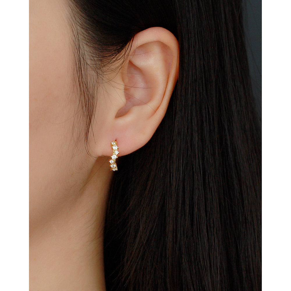 Orecchini a cerchio da donna in argento sterling S925, design minimalista a onda con strass incastonati