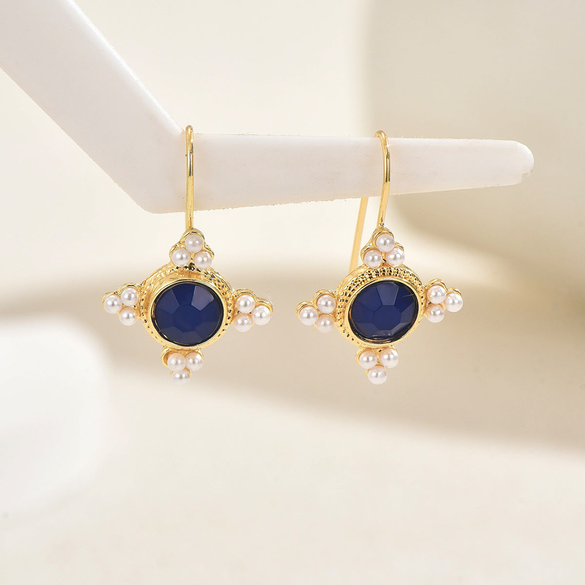Pendientes de aro geométricos de aleación con incrustaciones de perlas y diamantes de imitación, chapados para mujer