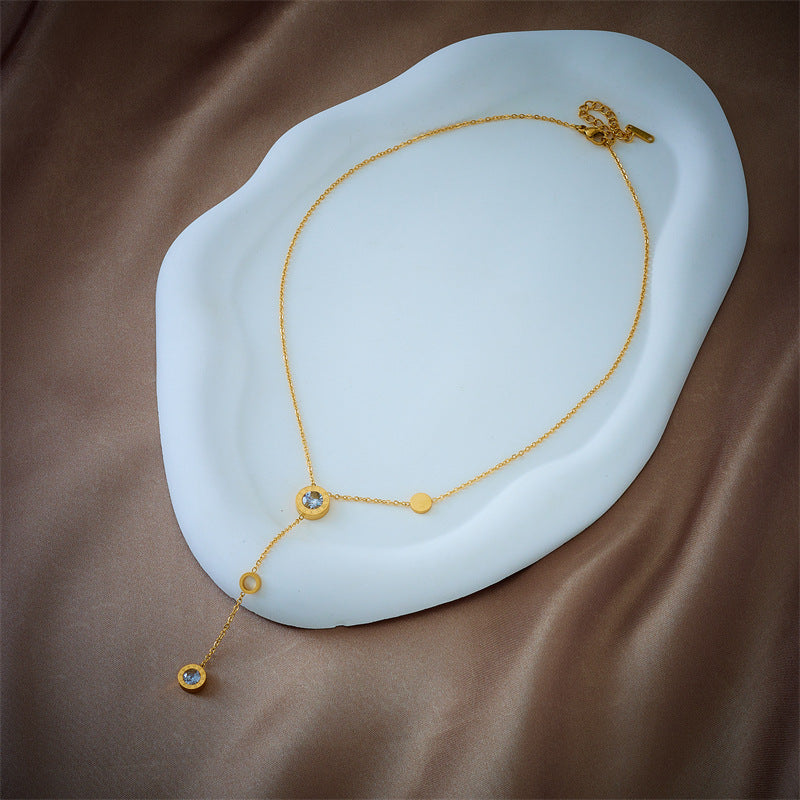 Collana a Pendente Lunga Minimalista con Nappina, Design Geometrico Circolare con Strass, in Acciaio al Titanio Placcato, da Donna