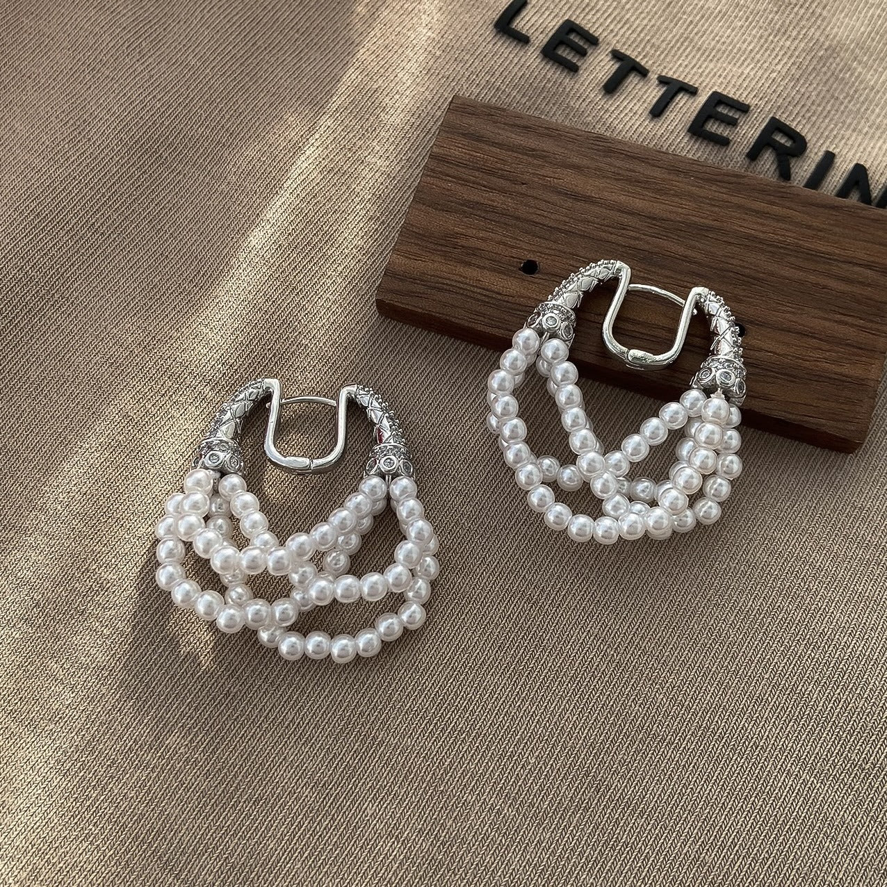 Pendientes de Flores Geométricas con Incrustaciones de Diamantes de Imitación en Cobre Bañado y Postes de Acero Inoxidable para Mujer, Joyería de Oreja de Lujo Minimalista y de Moda para el Día a Día