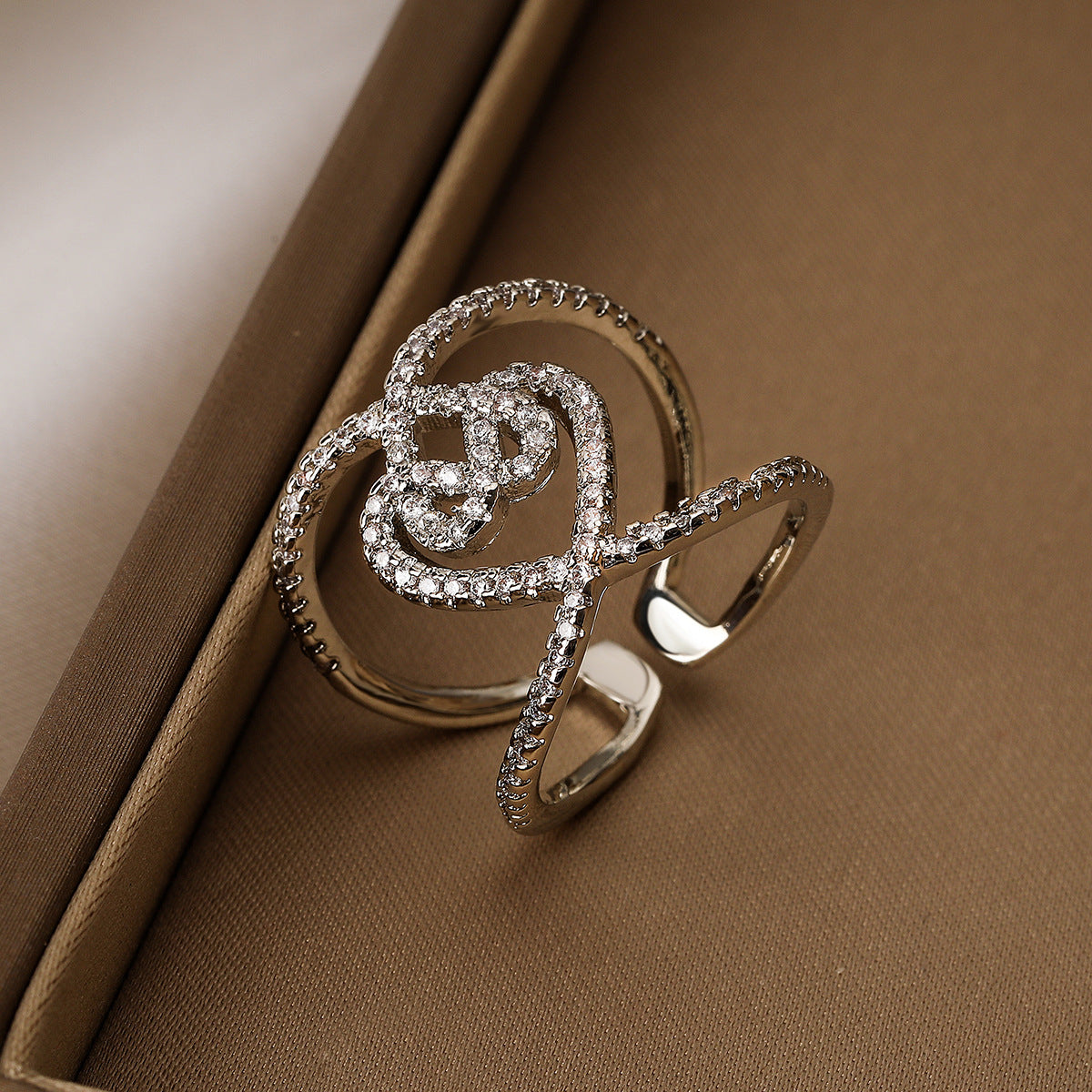Anello da donna minimalista geometrico vuoto in rame con micro-pavé e design irregolare