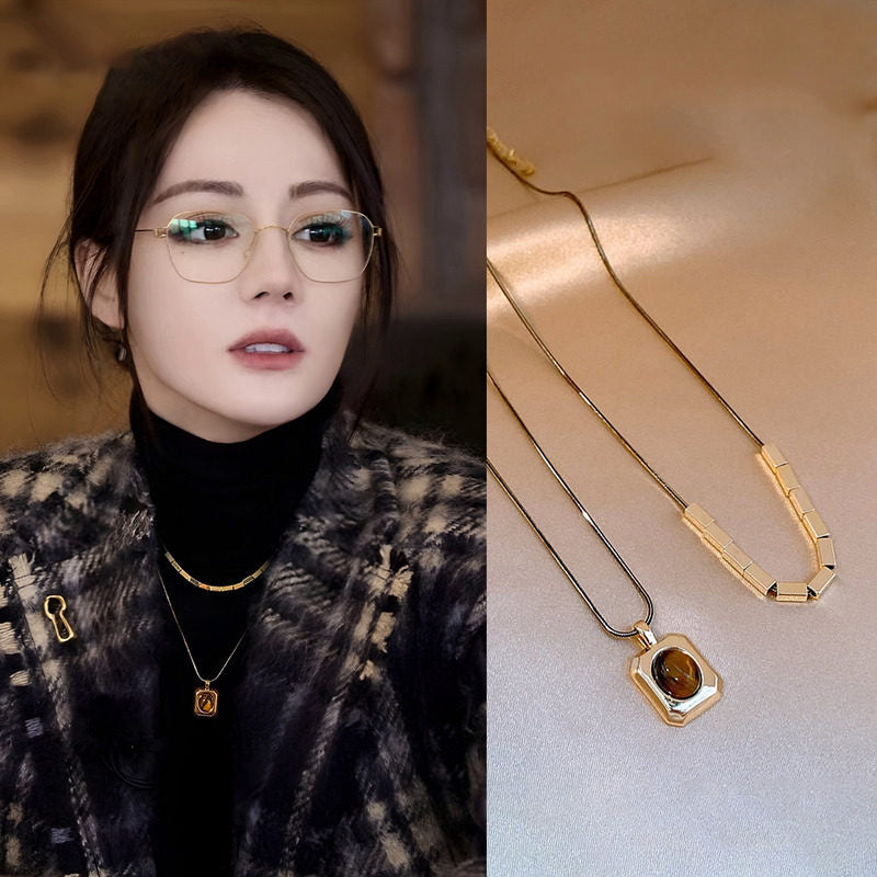 Collana con ciondolo quadrato in rame placcato oro stile retrò Mahlede da donna con design geometrico e catena alla clavicola