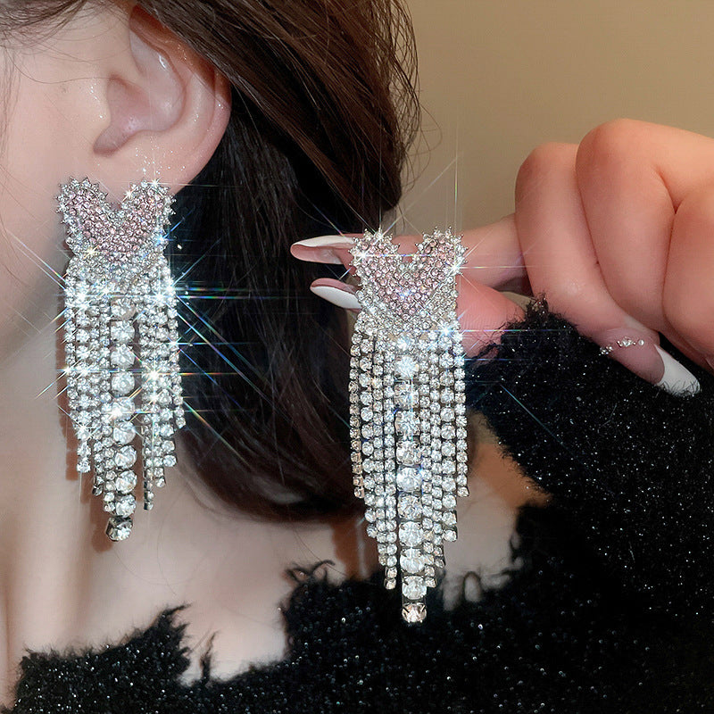 Orecchini a perno di lusso con lega geometrica irregolare e intarsio di strass, placcati argento, alla moda e versatili da donna