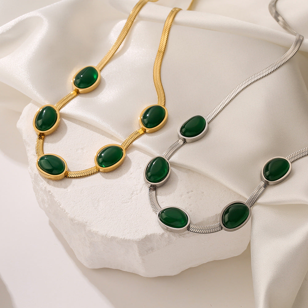 Collana da donna vintage con lama geometrica verde smeraldo in acciaio al titanio con elegante design per la clavicola