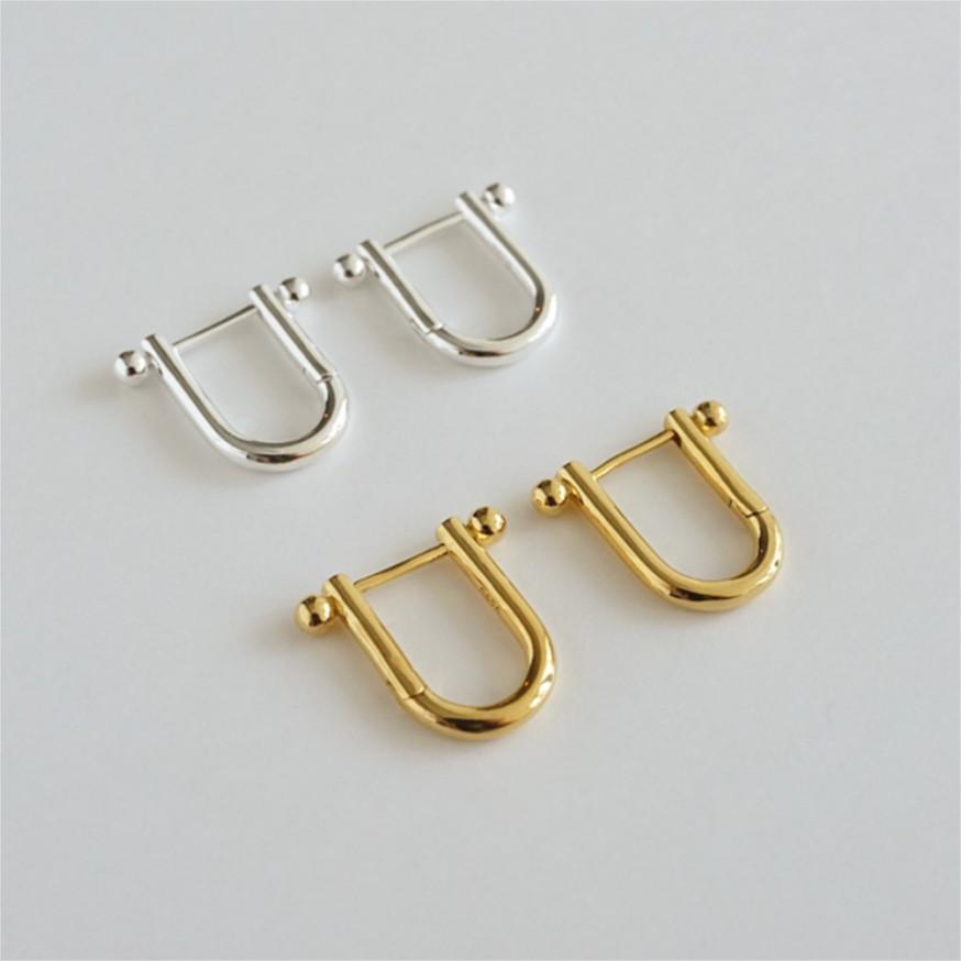 Minimalist Horseshoe-Shaped 925 Sterling Silver Stud Earrings with Polished Finish and Geometric Edge Detail