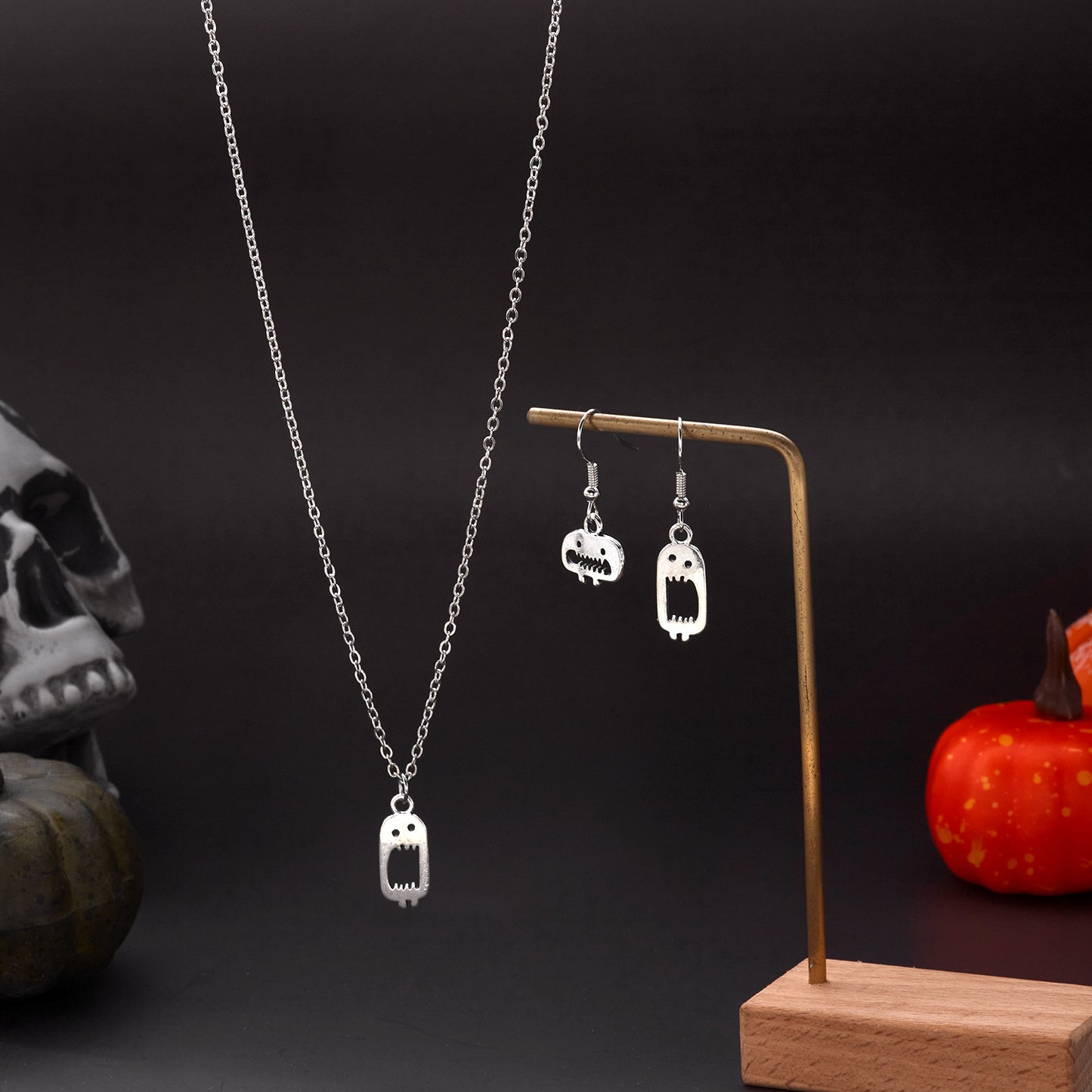 Collar de monstruo de dibujos animados con temática de Halloween para mujer, chapado en aleación con ganchos de acero inoxidable para las orejas