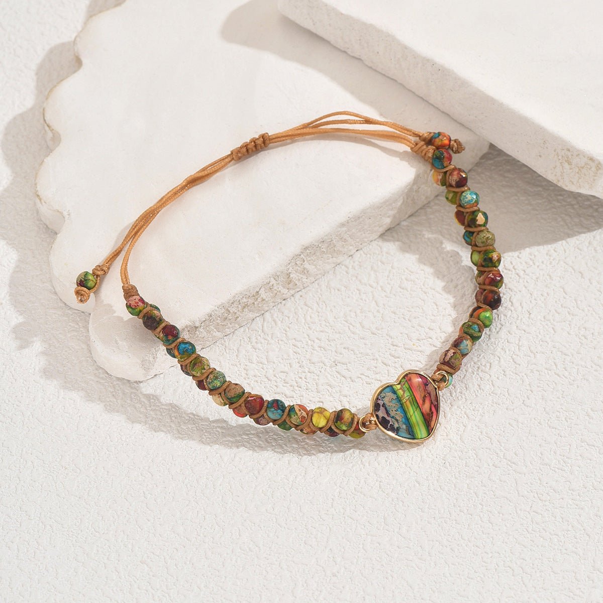Bracciale geometrico a forma di cuore alla moda da donna in lega di zinco con intarsio in pietra naturale colorata