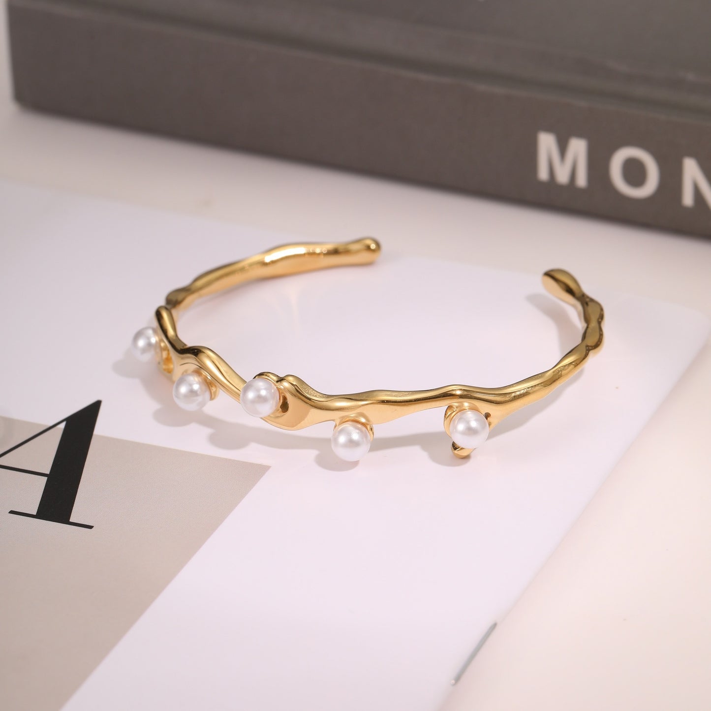 Fashionable Geometric Stainless Steel Cuff Bracelet with Plated Finish for Women