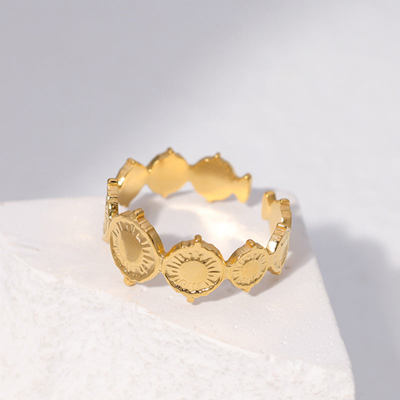 Anello Unisex Regolabile in Acciaio Inossidabile Placcato Oro 18K con Simbolo Solare Geometrico Vintage